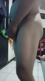 Showing kontol