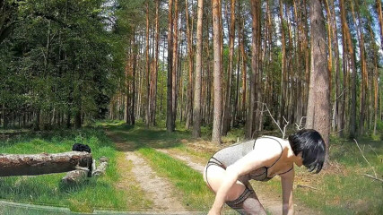 Sissy Lokky forest strip &amp; bakstage of outdoor photo shoot