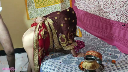Karvachauth par utha uthake chudayi kari, upwas lund ke pani se khola, Puri raat jamkar pela chut ke pani se bedsheet bhig gaya