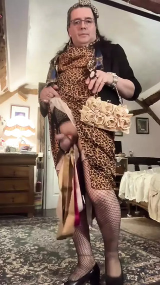 Outfit with a leopard slit dress and no clit wrap