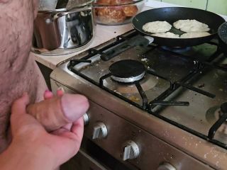 Kitchen handjob from sexy lady when I prepare dinner