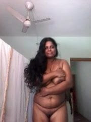 Indian aunty with big boobs