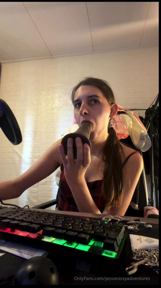 sissy girl sucks off big bbc dildo live on stream
