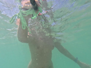 Girl Swimming Naked Underwater No Panties
