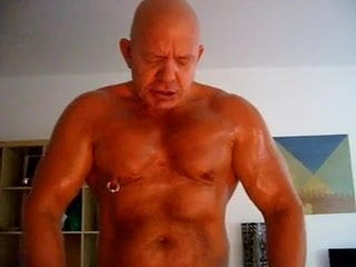 BALD MUSCLEDAD AKOS PIROS