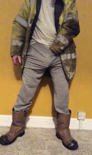 Scally builder strips, wanks and cums