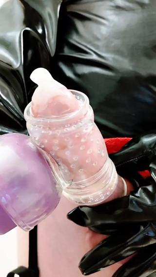 Erika Oak's Rubber Cum thumbnail