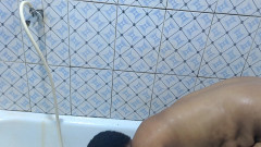 taking a shower during manstruation
