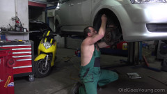 Mechanic Polishes Beautiful Babe's Face with Fresh Sperm