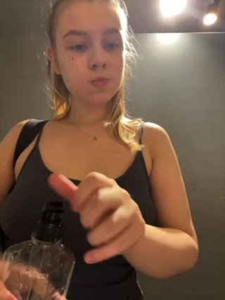 Public Squirting in the gym with jucielussie