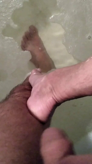 DenkffKinky - Water treatments for feet with golden rain -3