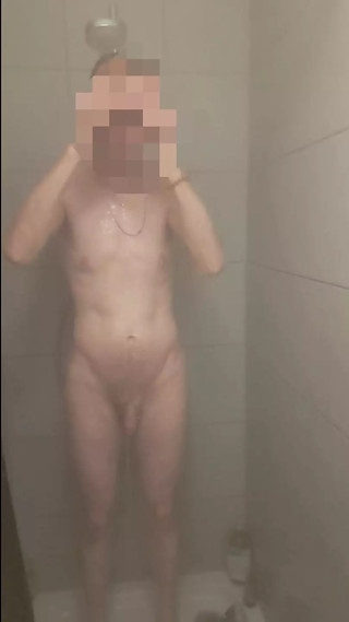 You want to get caught in the shower and receive my seminal juices in your so enjoy yourself 💦