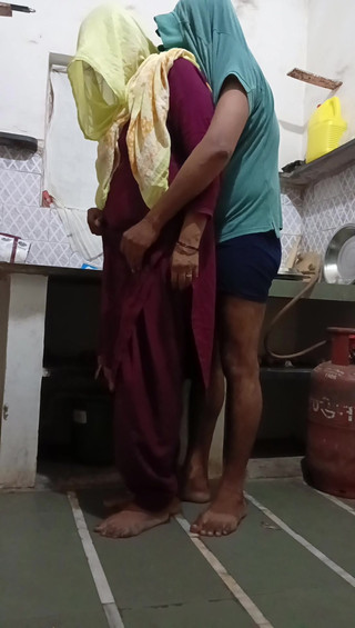 Kitchen Mein Kar Della Bhabhi Ko Choda Suit Salwar Mein