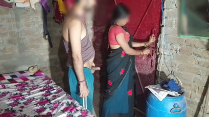 Secret sex in broad daylight, brother-in-law entered the sister-in-law's room and persuaded the sister-in-law to her, then sucked the nipples, choosing the sister-in-law, the sister-in-law landed the muscle and stood up to the doctor.