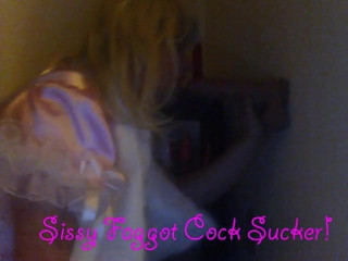 Sissy sucking dildo