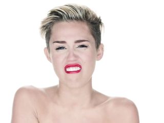 Miley Cyrus - Wrecking Ball (Explicit)