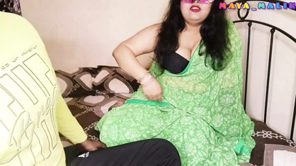 DAMAD JI KO PATA KAR SAAS NE APNI PYASI CHOOT KI SARI GARMI NIKAAL DALI