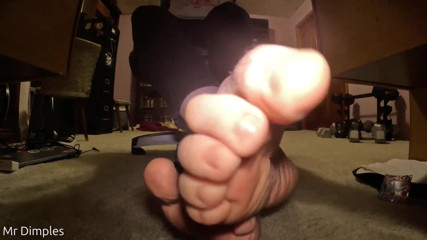 Worship My Feet While I Game!