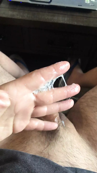 A Quick Close up Cumshot