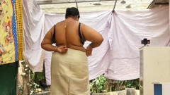 Traditional kerala style dressed Bhabi showing her huge sexy boobs, walking topless