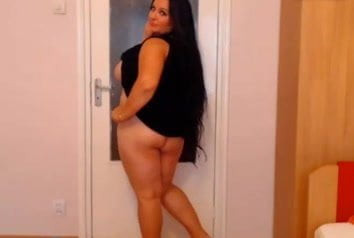 Hot Curvy MILF 2