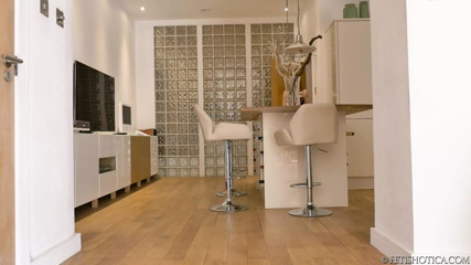 Samantha Bentley's Hairy Pussy In Boots Masturbation