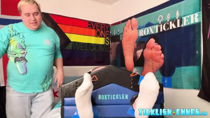 Chubby dom Matt seduced Ryan into foot and body tickling