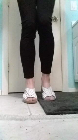 Black leggings, cute shoes &amp; painted toes!