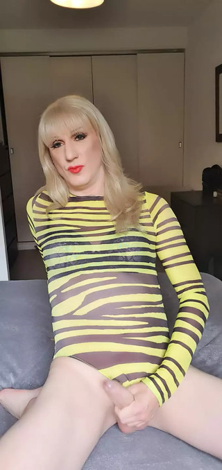 Manchester TS, Sasha Paige jerks her tranny cock