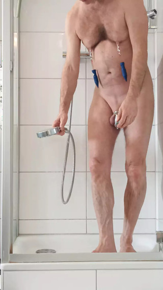 Pissing with heavy weights