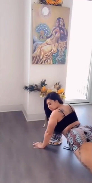 latina twerking