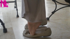 Ballet Flats Shoeplaying on Barefoot