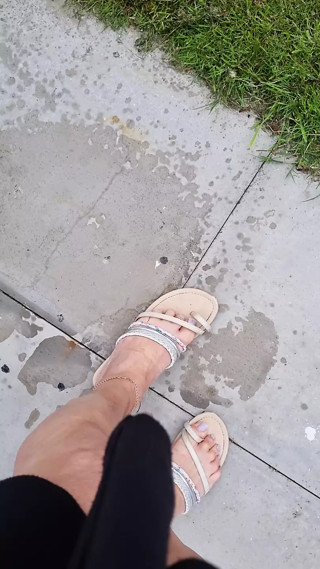 peeing on my feet thumbnail