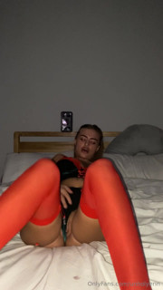 Curvy tatted emo student knows exactly how to enjoy herself