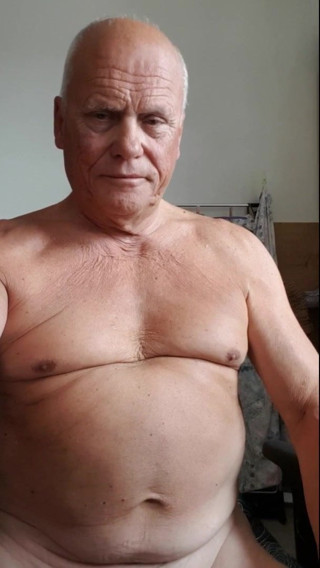 LIKE TO SHOW AND MASTURBATE