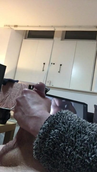 Wanking &amp; cumming to bigsimonlondon