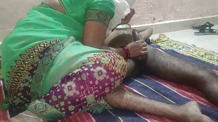 Anuty ko sarre main chod diya hard fuck with Indian anuty