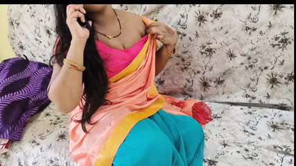Akeli bhabhi apane yaar ke sath masti karate hute pakadi gahi Hindi clear audio