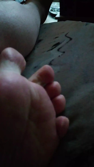 Funny Toes at Afternoon thumbnail