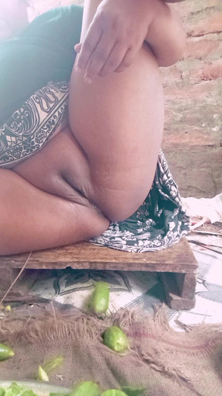 Sadia bhabhi is fucking pussy.