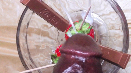 Ms300 Sarazia Exotic - Eating an Exotic Treat