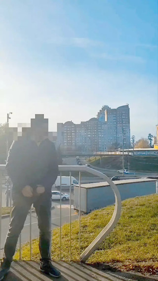 Hot wanker on public street
