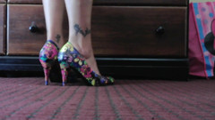 High heel pump shoe play standing