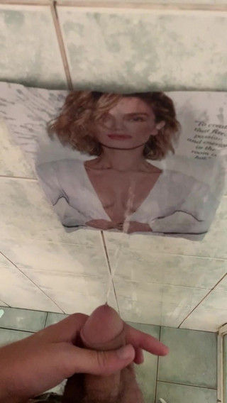 Pissing on Delta Goodrem (piss tribute)