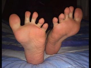 Sophie moves her sexy (size 36) feet