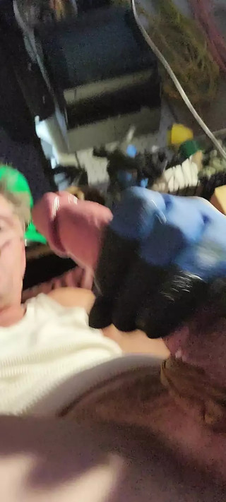 Watch here CUMS my BIG JUICY COCK!!!! Want some?
