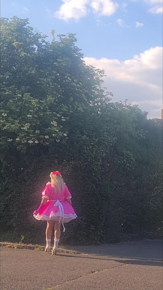 Debbstv in public as a dare for a friend x