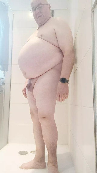 Shower with foam sponge