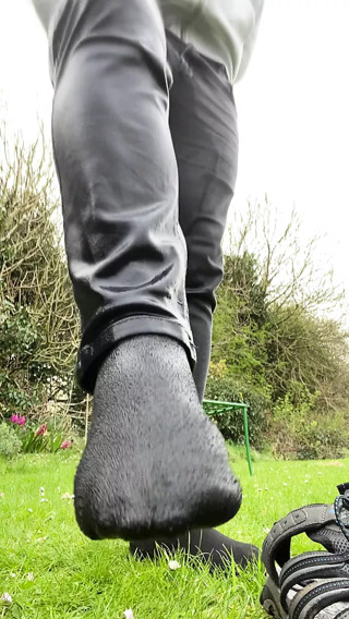 Pissing jeans in the garden