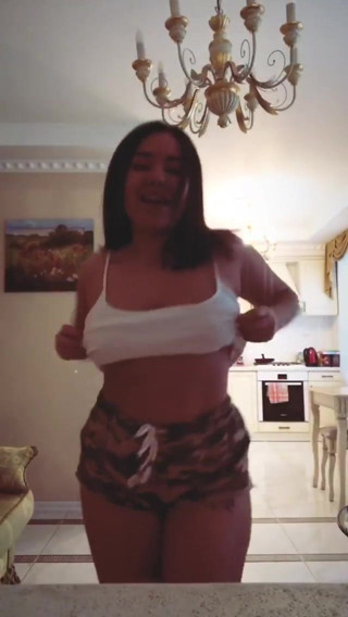 Sexy Thick Uzbek Slut Dancing